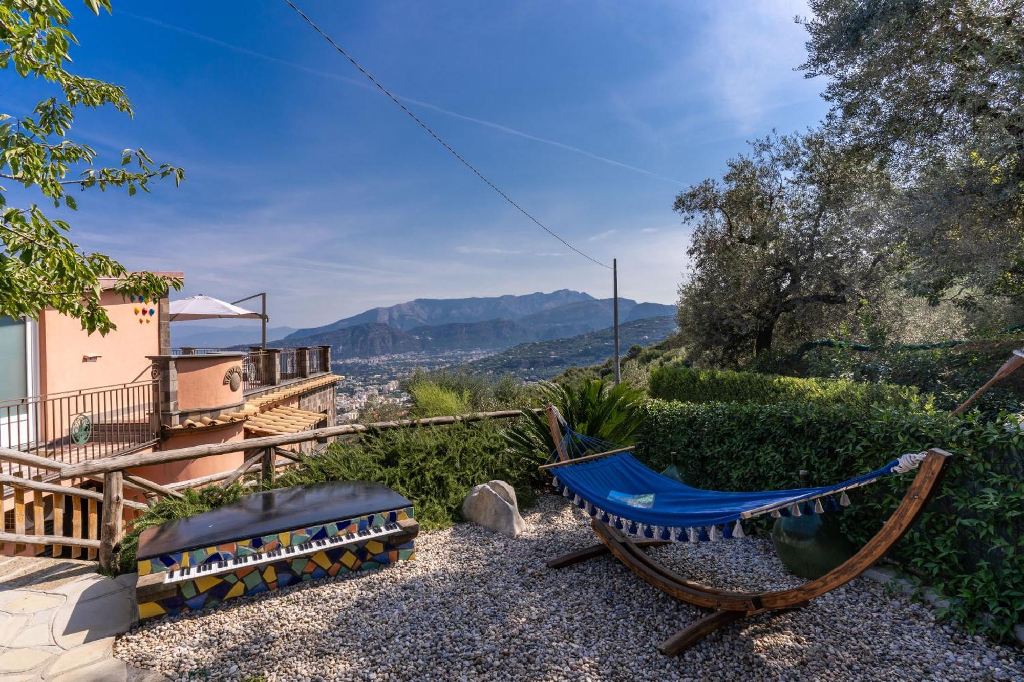 Caruso Private Heated Pool & Sea View